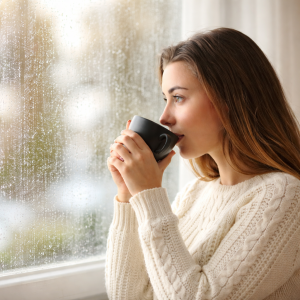 kopi selalu terasa lebih nikmat saat hujan